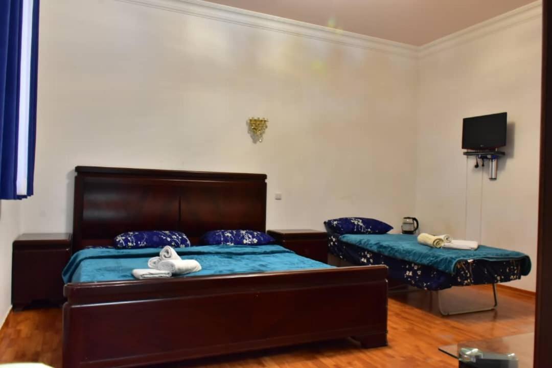 Gyumri Hotel Yerevan Bagian luar foto